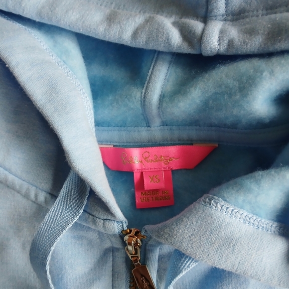 Lilly Pultizer NWOT lght Blue Hoodie with Front Pocket - Picture 3 of 3